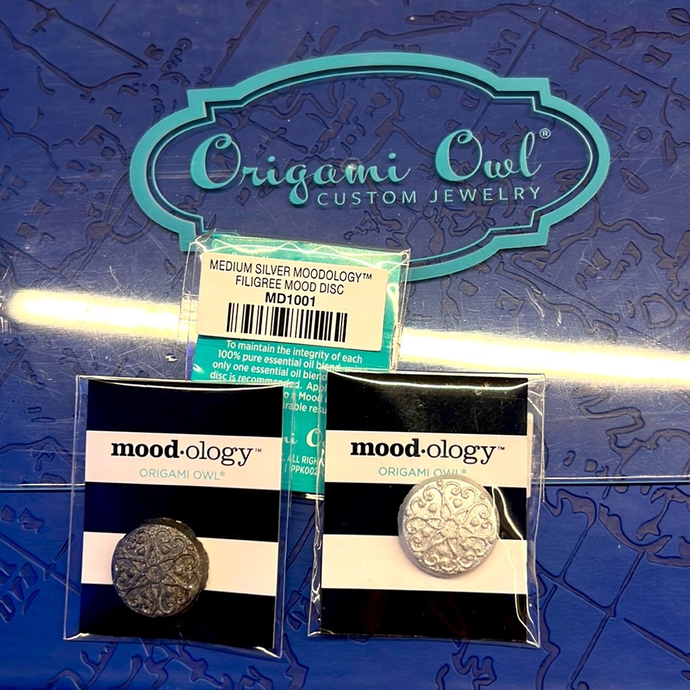 NWT origami owl Moodology silver and black filigree mood discs for essential oil
